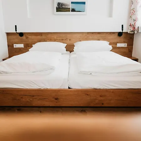 Brauereigasthof Adler מלון 3*